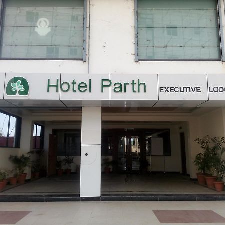 Hotel Parth Executive Lātūr Dış mekan fotoğraf