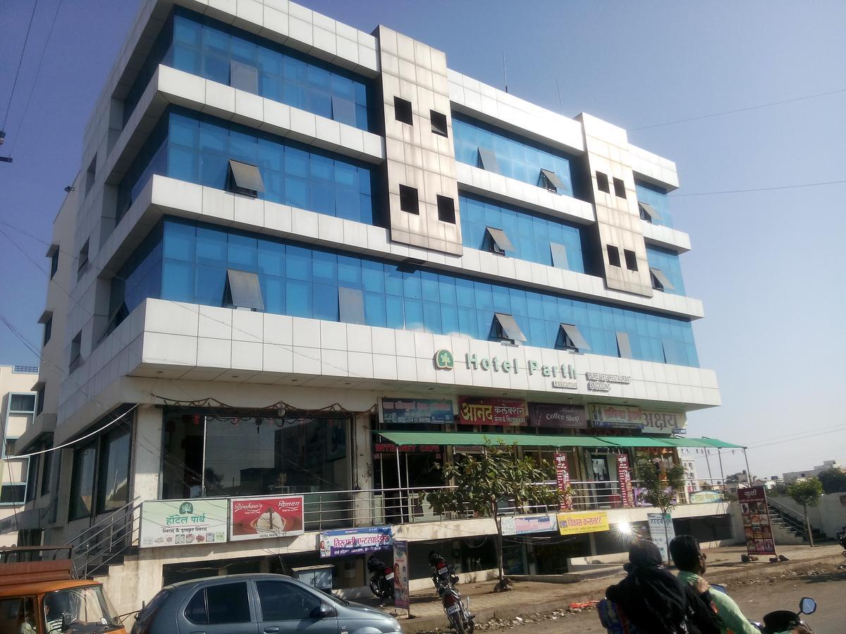 Hotel Parth Executive Lātūr Dış mekan fotoğraf