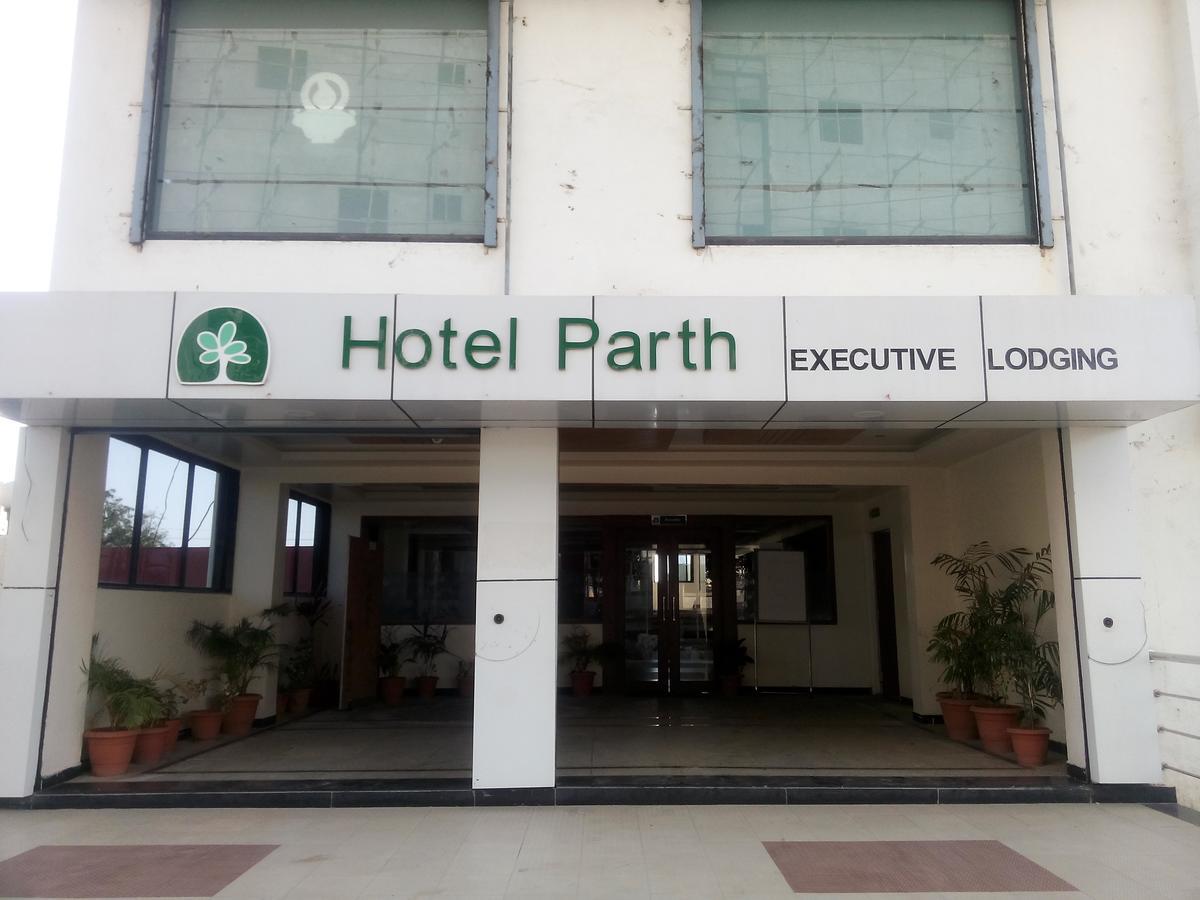 Hotel Parth Executive Lātūr Dış mekan fotoğraf