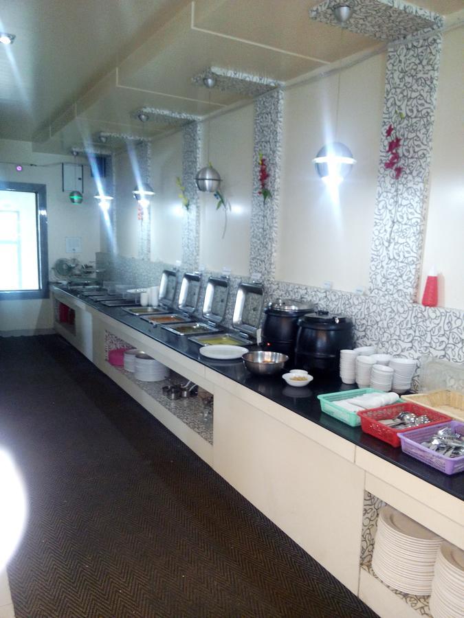 Hotel Parth Executive Lātūr Dış mekan fotoğraf