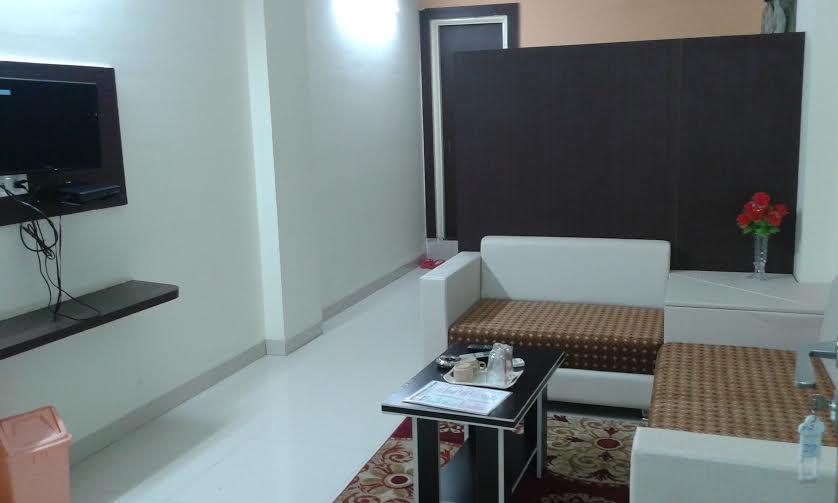 Hotel Parth Executive Lātūr Dış mekan fotoğraf